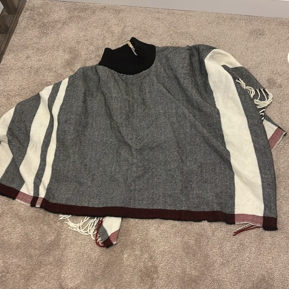 Suzy sheir Plaid wool blend Poncho with zipper - Picture 8 of 14